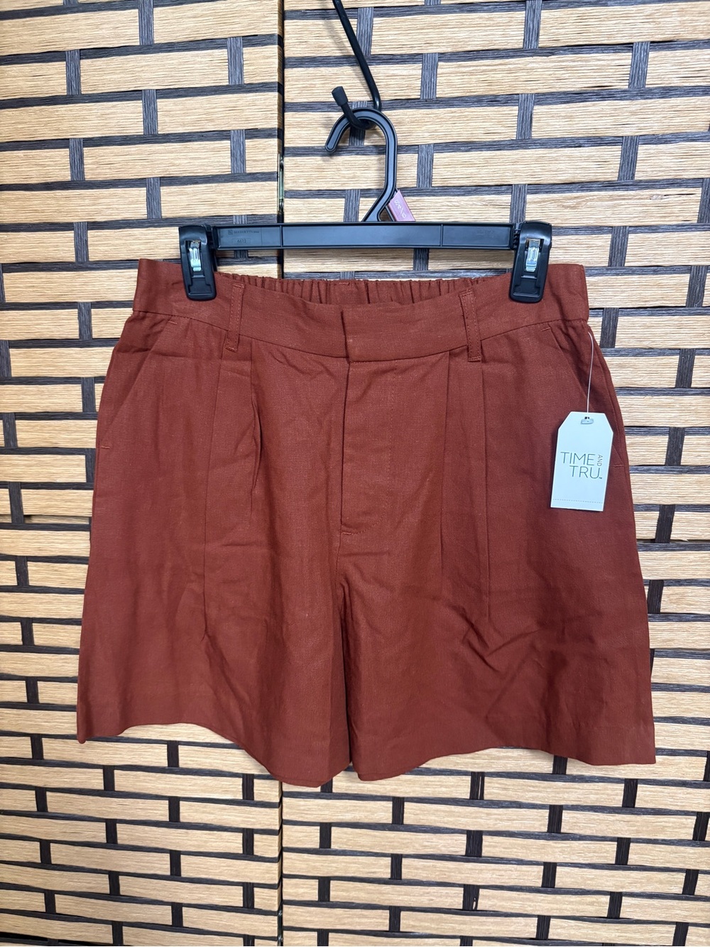 Time and tru brown pleated linen blend shorts size small
